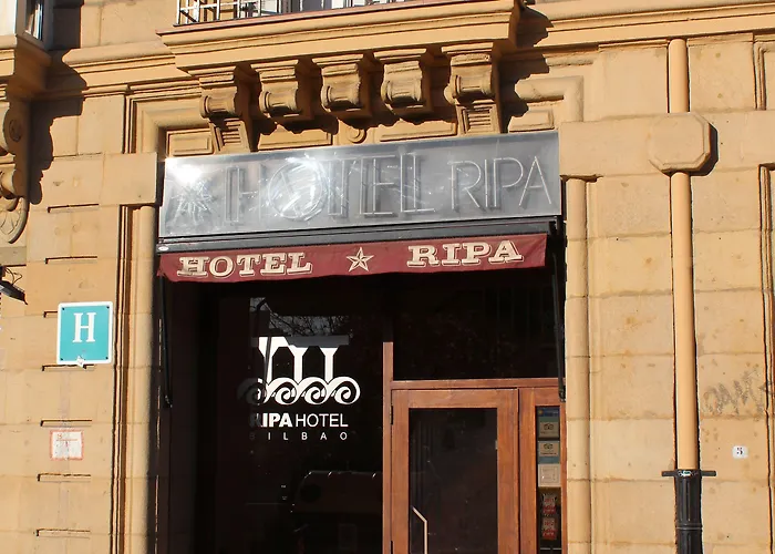 ホテル リパ *